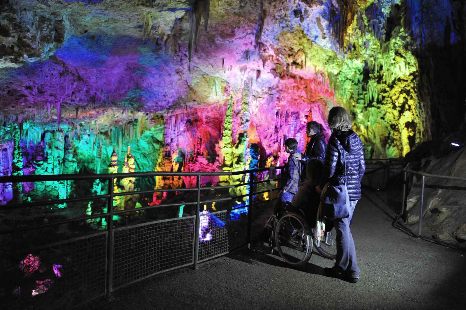 grotte-de-la-salamandre-handicap.jpg -