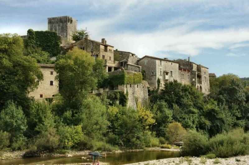 montclus-au-bord-de-l-eau.jpg -